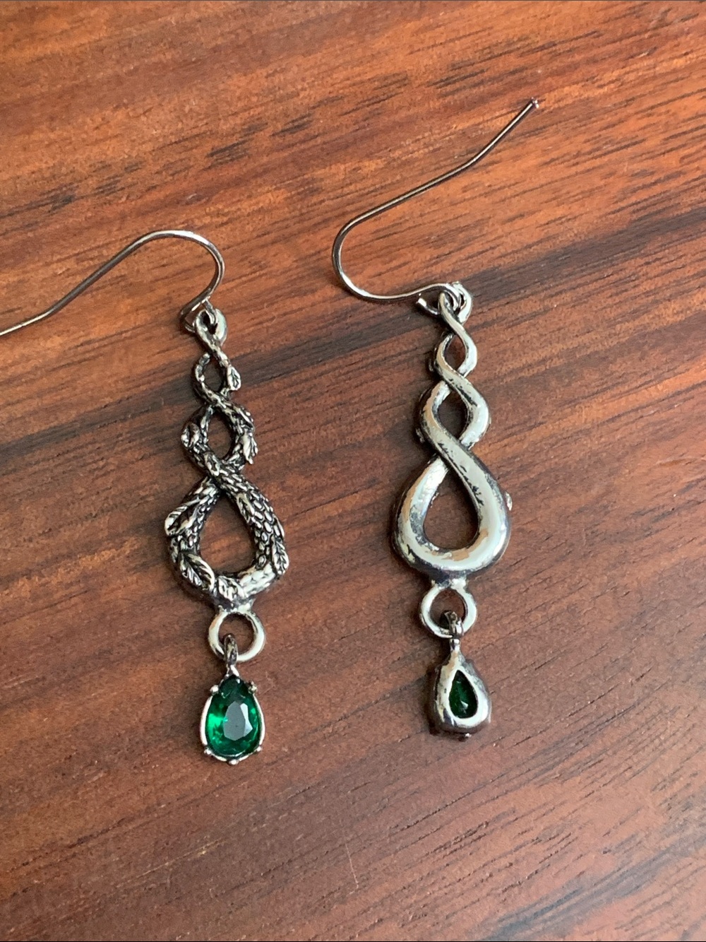 Silver tone twisted vine earrings with green stone - Picture 5 of 5